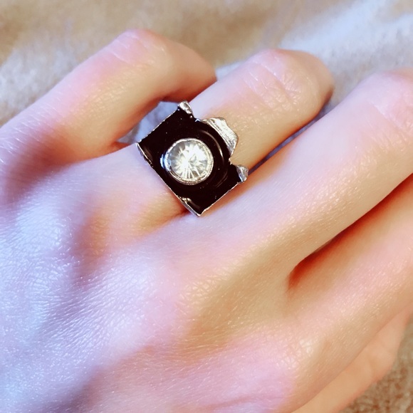 Silver black enamel Camera with crystal flash 📸 - Picture 3 of 4